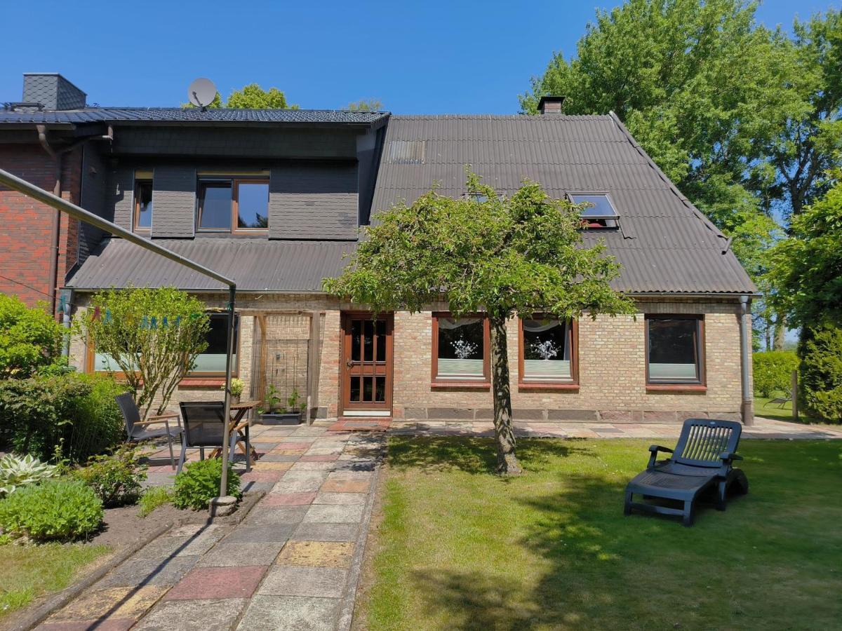 Ferienwohnung Zwischen Den Meeren - Schoene Und Gemuetliche Fewo Mit Garten Dorpstedt Exterior photo