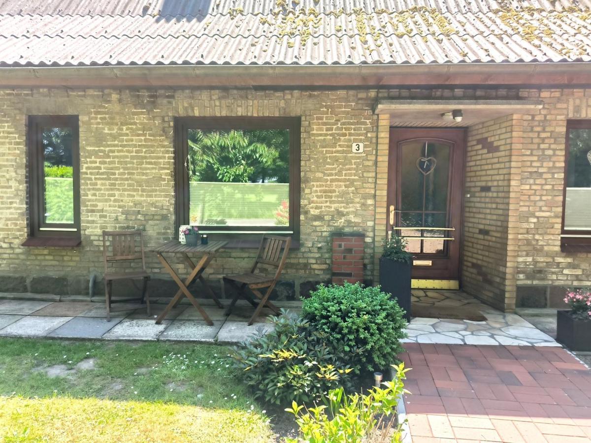 Ferienwohnung Zwischen Den Meeren - Schoene Und Gemuetliche Fewo Mit Garten Dorpstedt Exterior photo